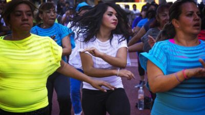 Zumba bélica se viraliza en TikTok: bailan remix de corridos bélicos con electrónica